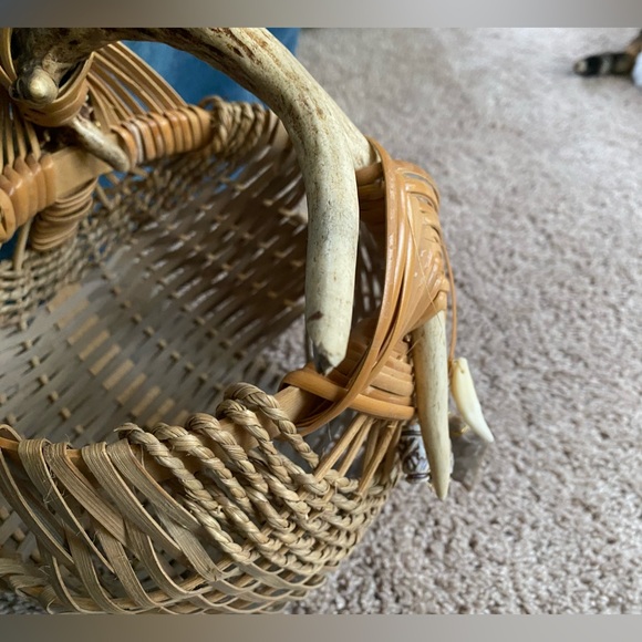 Handmade antler handle basket - Picture 5 of 12